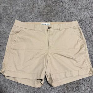 Old Navy Women’s Mid-Rise Twill Everyday Shorts - 7-inch inseam Size 16